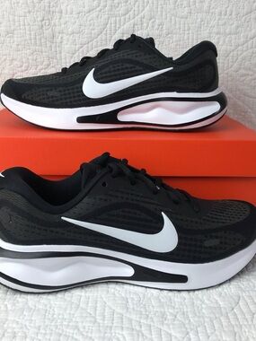 Nike Journey Run Shoes Women’s SZ 9 Black White FJ7765-001